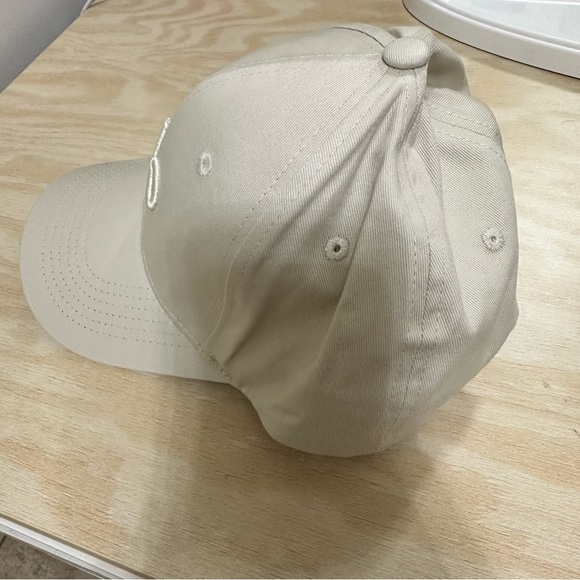 NEW SOLD OUT Alo yoga sand Off-Duty Cap - Picture 5 of 5